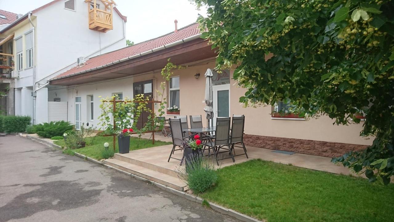 Nobilis Apartman Eger Buitenkant foto