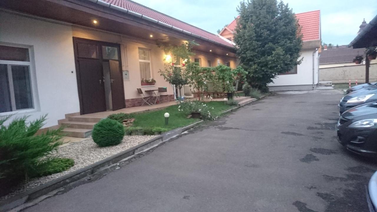 Nobilis Apartman Eger Buitenkant foto