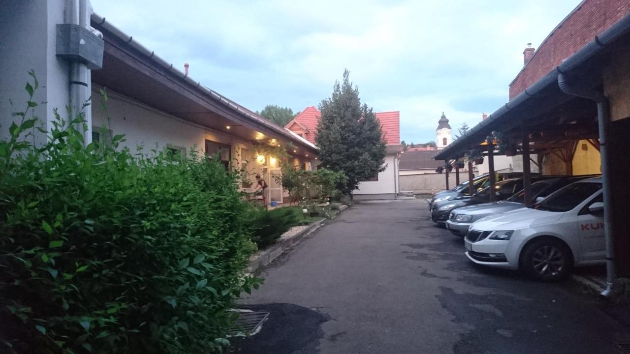 Nobilis Apartman Eger Buitenkant foto