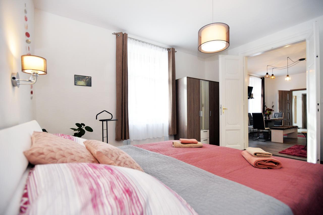 Nobilis Apartman Eger Buitenkant foto