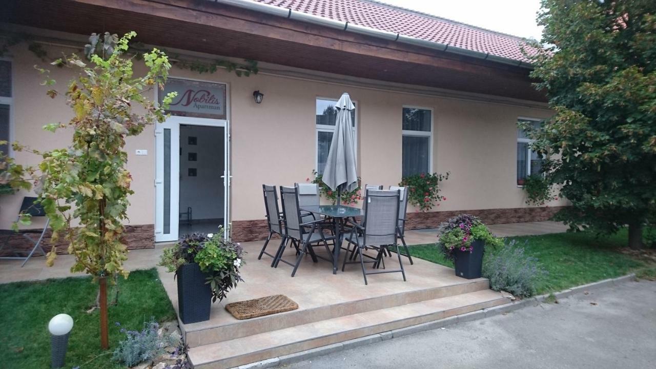 Nobilis Apartman Eger Buitenkant foto
