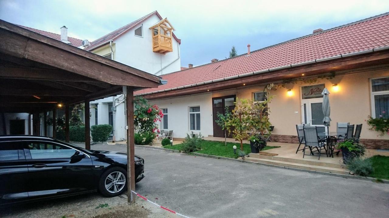 Nobilis Apartman Eger Buitenkant foto