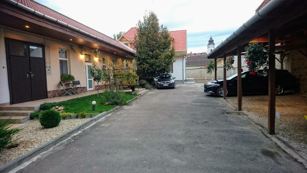 Nobilis Apartman Eger Buitenkant foto